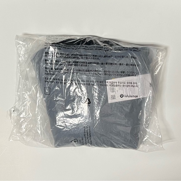 LULULEMOM - Down for it all jacket black 4 NWT - Picture 9 of 12